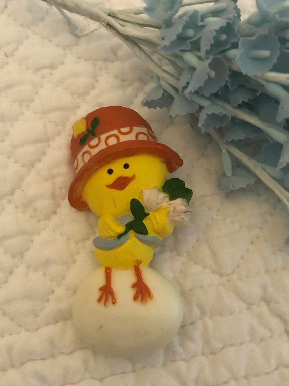 Vintage Easter bunny pull string pin brooch/Vinta… - image 1