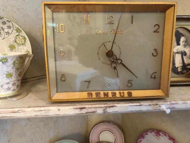 Vintage Benrus Art Deco Clock Radio Table Top