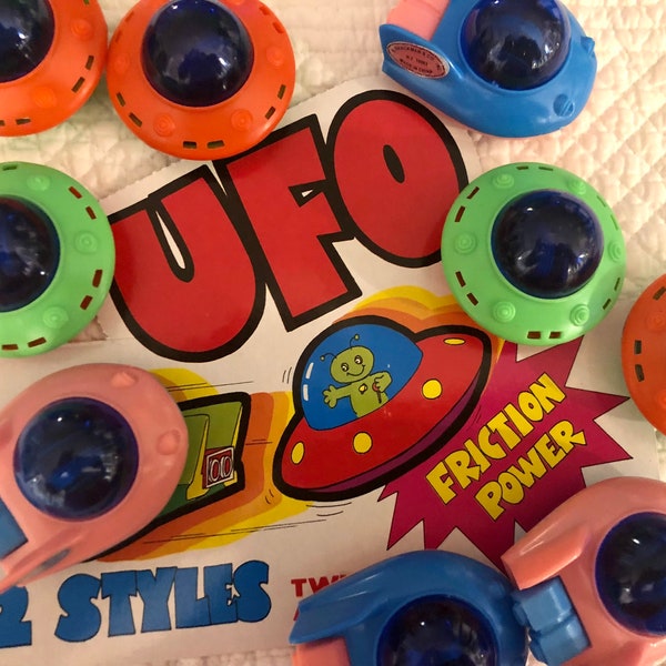 Vintage OVNI tirar juguete/juguete platillo volador/juguete de nave espacial de plástico/juguete shackman NY/Juguete de nave espacial pull back/juguete espacial