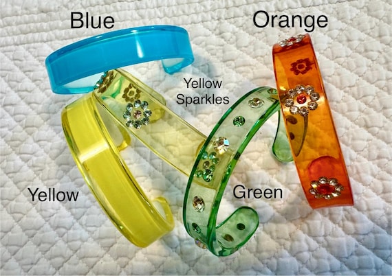 Vintage lucite bangle/polka dot chunky mod lucite… - image 7