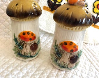 Vintage Merry Mushroom zout- en peperstrooiers/Sears Merry Mushroom set/groovy Mushroom zout- en peperstrooiers uit de jaren 70