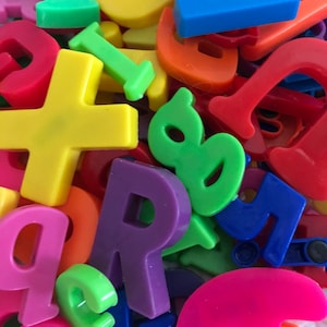 Letras magnéticas vintage/letras del alfabeto con imán vintage/letras y números estilo Fisher Price/letras y números magnéticos/letras para nevera