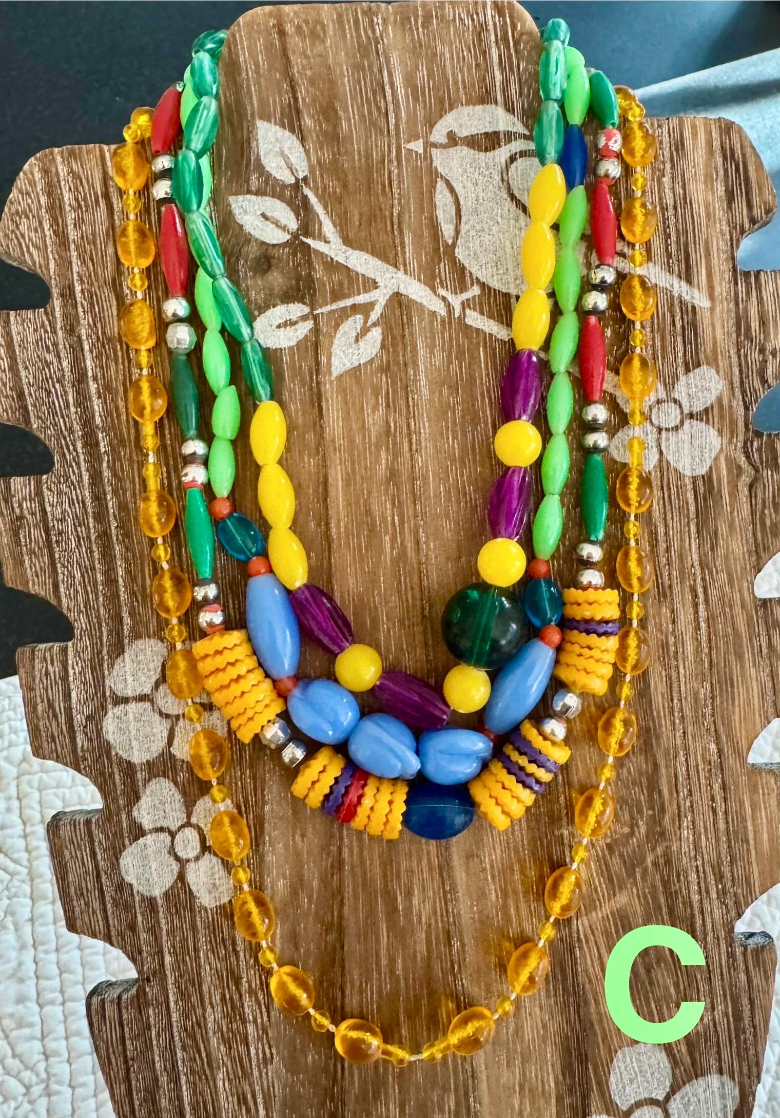 ＊Myanmar・vintage grassbeads Vintage Mid Century Mardi Gras Beads/hong Kong Plastic Mardi Gras