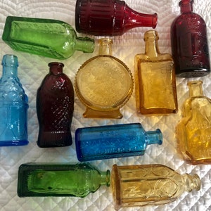 Vintage Wheaton bottles/Wheaton NJ mini bottle/mini glass novelty bottles/Wheaton repro bottles/Taiwan Wheaton bottle mini