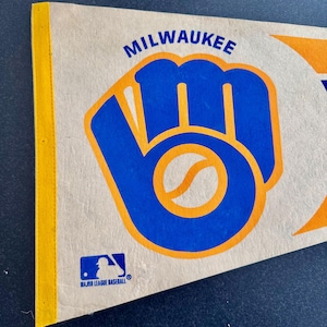 Vintage Milwaukee Brewers baseball pennant/Milwaukee Brewers memorabilia /1980s Milwaukee Brewers baseball pennant