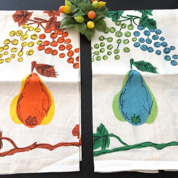 Vintage VERA Neumann style tea Towel/Vintage linen pear grapes towel/1960s linen dish towel/Mid century fruit linen tea towel/mcm tea towel