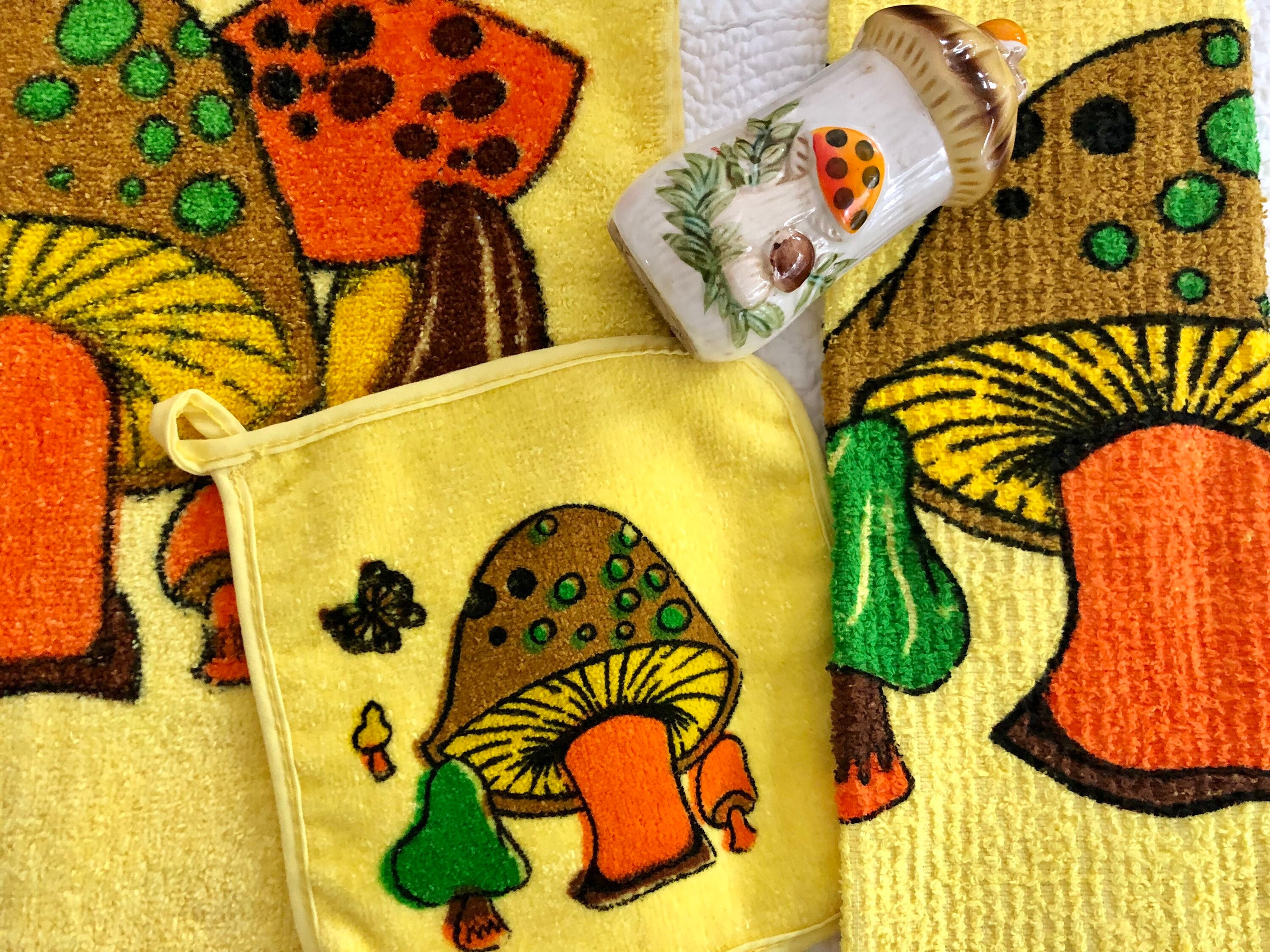 Vintage Terry Pot Holder /mid Century Terry Oven Mitts/mid Century 1970s  Kitchen Pot Holder/vintage Terry Cloth /flower Power Hot Pad 