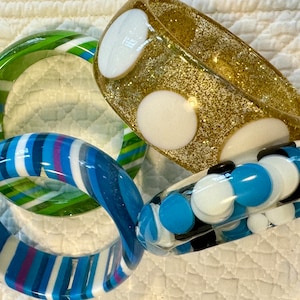 Chunky store plastic bangles
