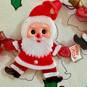 Vintage Santa pull string pin brooch/Vintage Santa pin/Vintage Santa pin/vintage Christmas pins/pull string santa