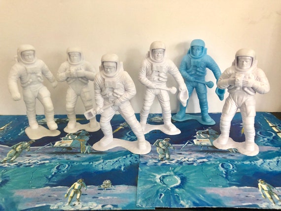 Toy astronauts used in space Clearance