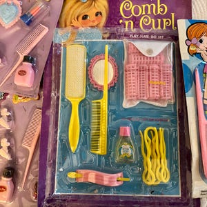 ヴィンテージ バニティ セット/ヴィンテージ ふり用バニティ/香港 女の子用 遊び用 ブラシ コーム/おもちゃ バニティ メイクアップ セット/香港 おもちゃ 化粧品 セット