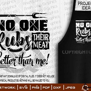 Puede incluir: Diseño gráfico en blanco y negro con un tenedor de barbacoa y el texto "No one rubs their meat better than me!" El diseño está en un delantal negro con el texto "Project Idea" y "Copyright 2018" en blanco.