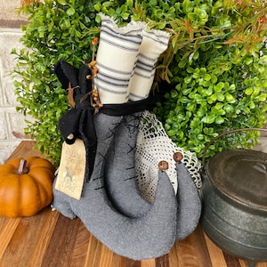 Primitive Witch Boots, Gothic Witch Boots, Witch Shoes Decor, Witch Shelf Sitter, Witch Boots Decor, Halloween Farmhouse Decor, Witchy Gifts