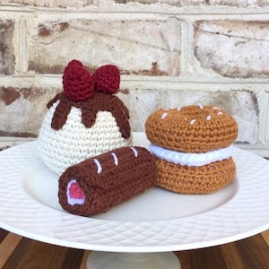 Crochet Cakes, Cake Plushie,  Sweets Gift Set, Bakery Dessert, Pretend Kitchen, Tiered Tray Decor Set, Christmas Gift for Chef