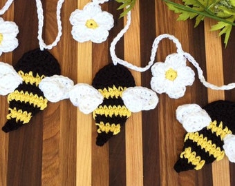 Bumble Bee Garland, Farmhouse Garland for Mantle, Daisy Banner, Farmhouse Bee Decor, Bee Gift Ideas, Bee Gifts for Women, Bee Wall Hanging