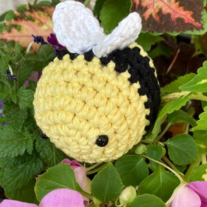Mini Bee Plush, Stress Ball Crochet, Stress Bees, Kawaii Bee, Bumble Tier Tray Decor, Birthday Gift for Gardener, Mothers Day Gift from Son