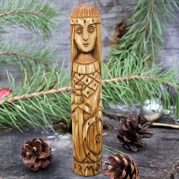 Freya statue. Norse Goddess Freya. Viking's goddesses. Hand crafted wooden Statue.