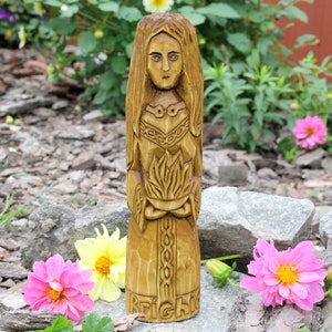 Grande statue en bois de BRIGHID. Déesse celtique. Wiccan, wicca, autel, druide, sorcellerie, gaélique.