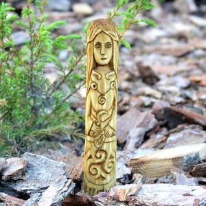 Goddess CERRIDWEN. Celtic goddess. Wooden statue Cerridwen. Wiccan, wicca, altar, druid, witchcraft, gaelic .