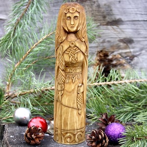 Big hand crafted wooden Statue of Frigg. Norse Goddess Frigg.  Viking's goddesses. Hand crafted wooden Statue. Frigg statue.
