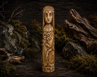 Freya Wooden Statue, Hand Carved Norse Goddess Sculpture, Viking Decor, 18 cm