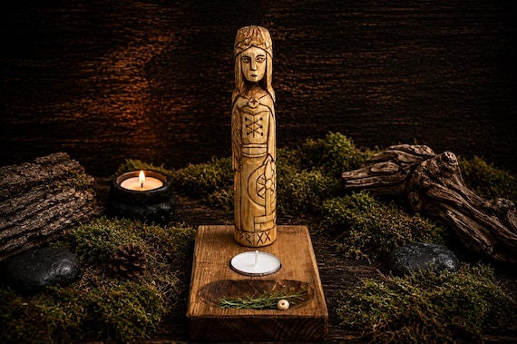 Frigg Wooden Statue, Hand Carved Norse Goddess Figurine, 18 cm, Viking Altar Decor