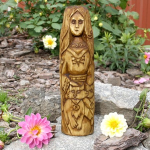 Big hand crafted wooden Statue of Freya. Norse Goddess Freya.  Viking&#39;s goddesses. Hand crafted wooden Statue. Freya statue.
