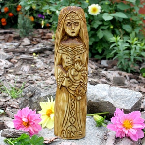Big wooden statue of AINE. Celtic goddess. Wiccan, wicca, altar, druid, witchcraft, gaelic .