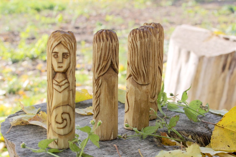 altar Small wooden statue of DANU wicca Wiccan Celtic goddess witchcraft gaelic . druid