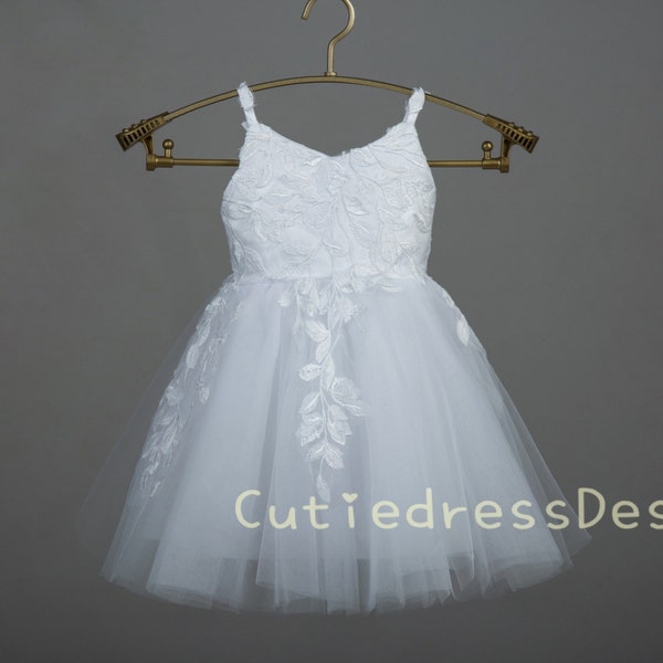All white, white Lace, White Tulle, Pretty wedding flower girl dress W0032M