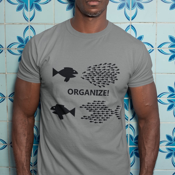 Organise Union Fish T-Shirt - Zeige deine Unterstützung für Arbeitsrechte mit diesem verspielten und kraftvollen Design.