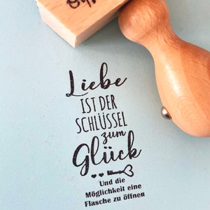 Stempel HOCHZEIT Liebe ist der Schlüssel zum Glück und die Möglichkeit eine Flasche zu öffnen