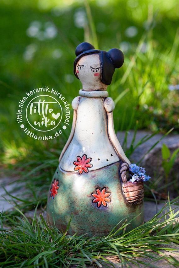 Keramik Figur Blumenmädchen mit Korb