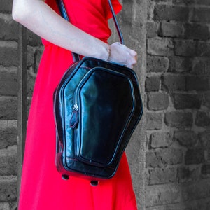 Sac cercueil, sac gothique, sac cercueil en cuir italien, sac vampire, sac gothique, sac gothique victorien, sac en forme de cercueil