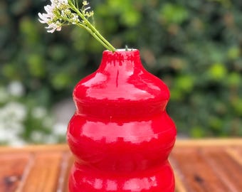 Vaso vermelho de cerâmica feito à mão