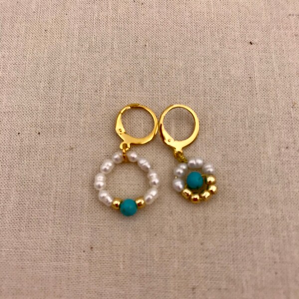 Mini Creoles with mismatched charms: Pearls - Turquoise