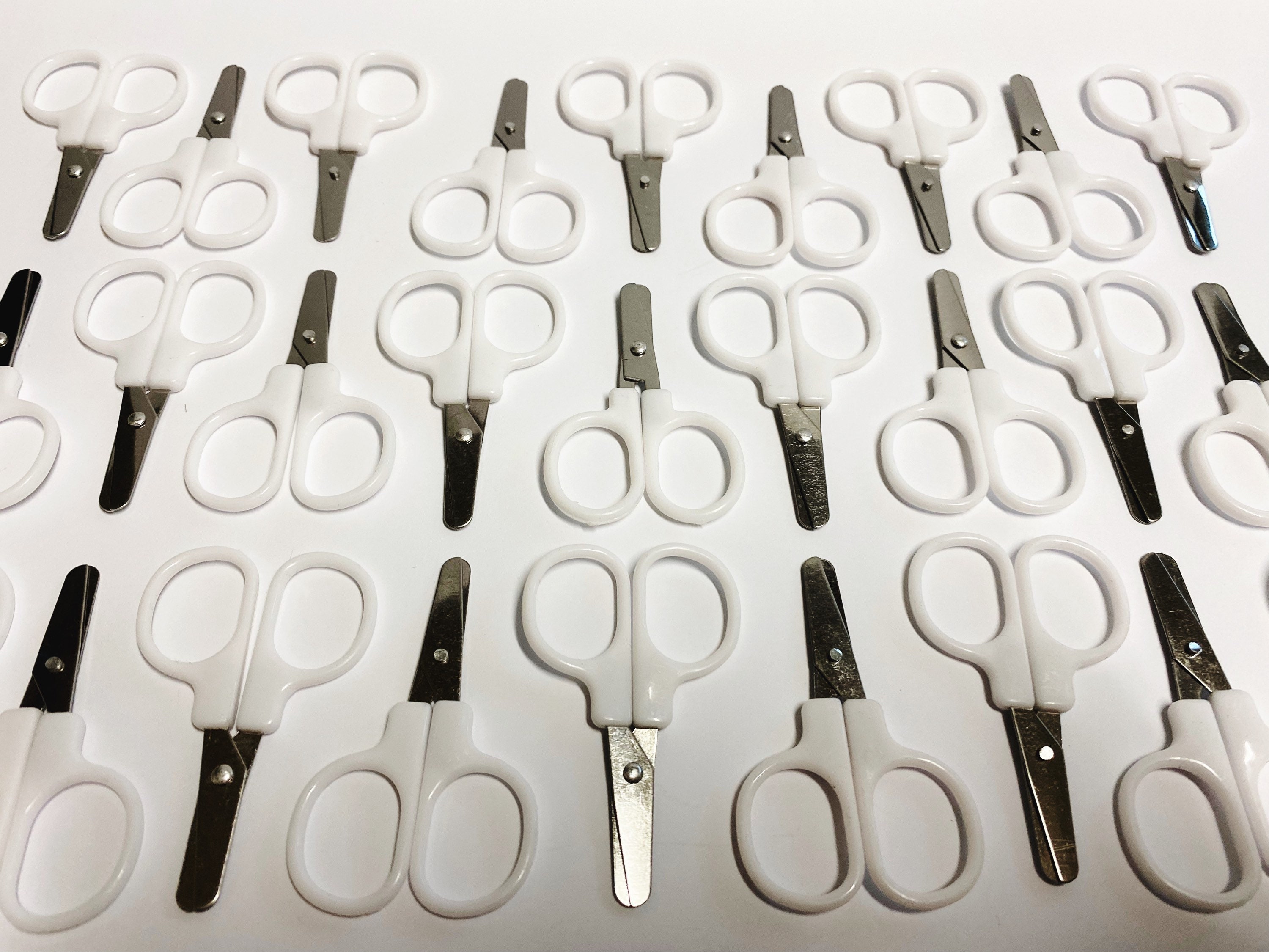 Folding Scissors Pocket Travel Small Cutter Crafts Sharp Blade Emergency  Mini Foldable Travel Folding Scissors Medium-Sized