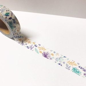 Cinta washi botánica: 15 mm x 10 m, blanca, con contornos de hojas florales en morado, verde azulado y mostaza, ideal para diarios, scrapbooking y manualidades.
