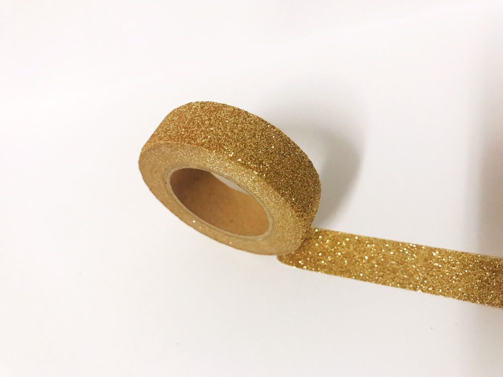 WASHI TAPE FRAME! Do you need to pare down your washi tape stash? This is the perfect project! Use all your different types of washi tapes to line the front of a