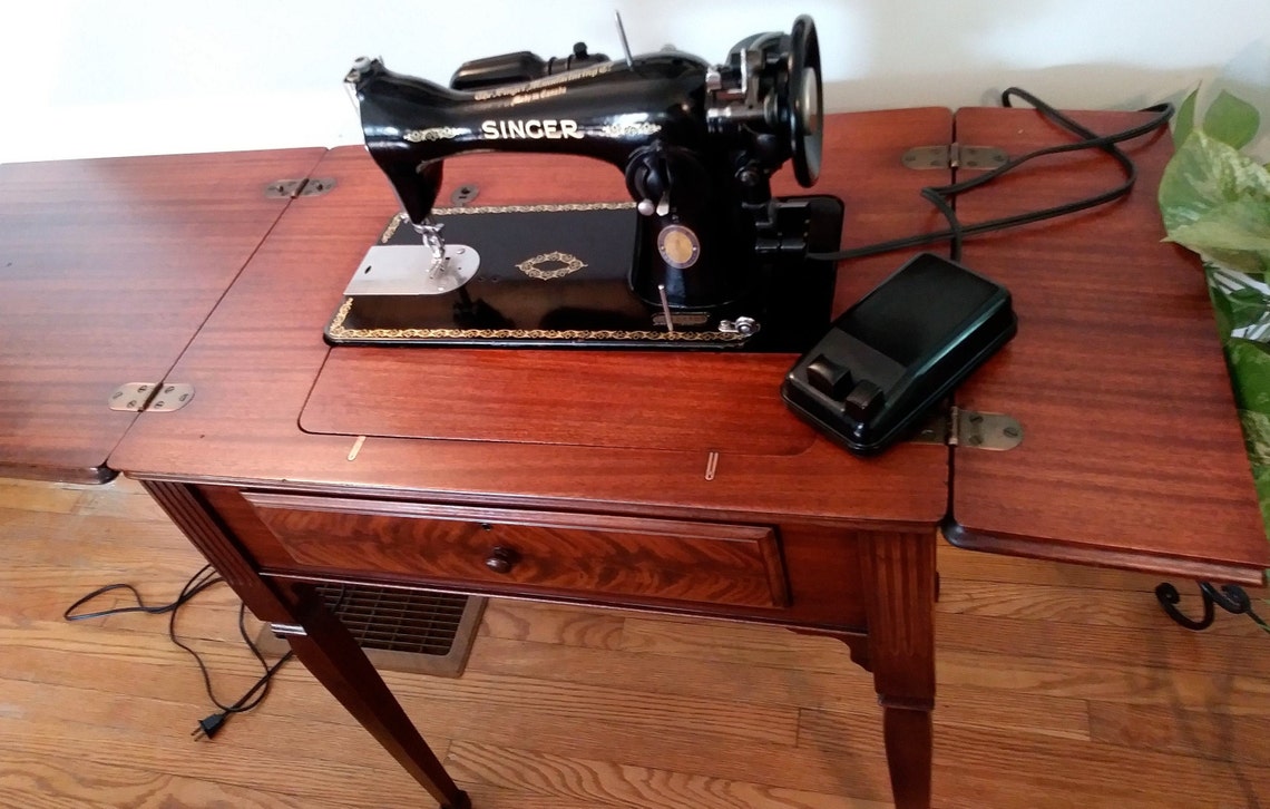 Vintage 1947 Singer 1591 Electric Sewing Machine Etsy