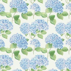 Puede incluir: Un patrón sin costuras con flores de hortensia azules y hojas verdes sobre un fondo blanco.
