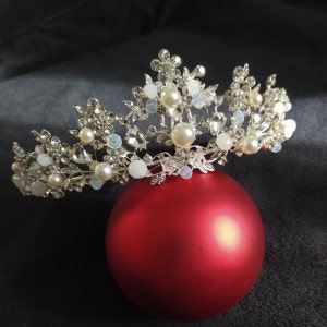 Pearl Tiara,Bridal Tiara,Pearl Bridal Crown,Pearl Wedding Tiara,Pearl Wedding, tiara,Wedding Bridal Hairpiece,Silver Tiara