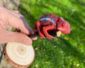 Chameleon figurine - realistic red colour, 10 cm length