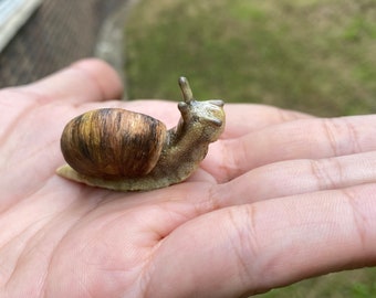 赤ちゃんカタツムリの置物... - Etsy 日本