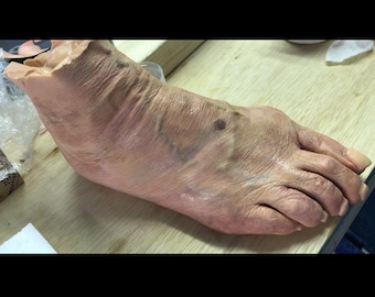 Realistic human foot - old woman right foot / Flat Sole ! / lifesize