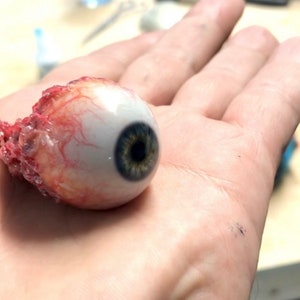 Popped out eyeball / Realistic eyeball / lifesize