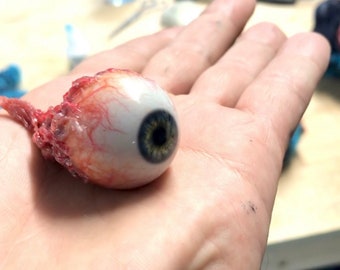 Popped out eyeball / Realistic eyeball / lifesize