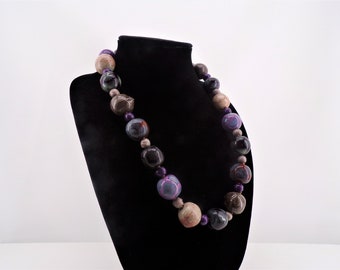 Large Bead Necklace    T6