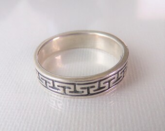 Sterling Silver Greek Key Ring Size 10     T15