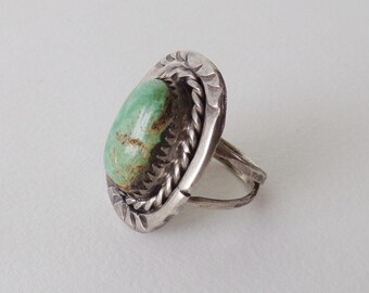 Vintage Turquoise Ring Size 5 1/2     T4